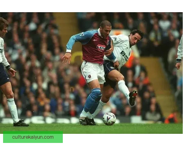 阿龙·希基在英超赛季中表现出色，备受期待成为球队新星