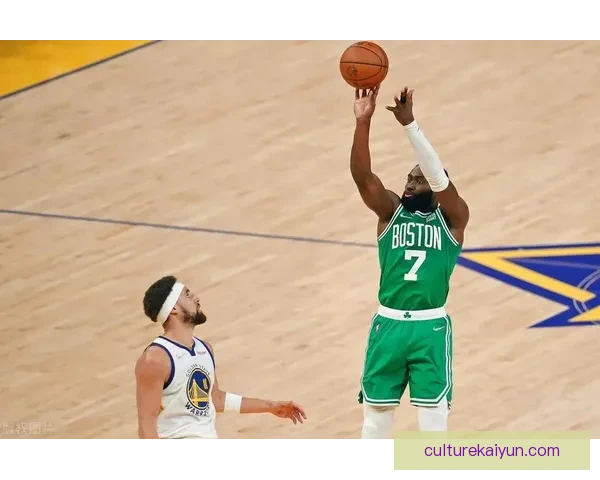 齐达内技术特点引人关注，巧妙运用控球和传球技巧展现大师风范